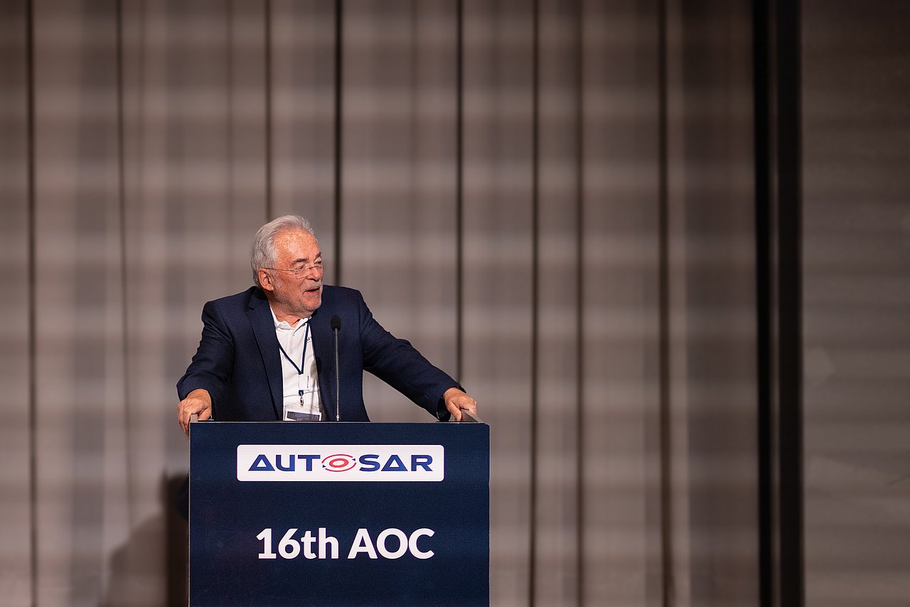 Dr. Günter Reichart gives introduction at the 16th AOC Dr. Günter Reichart gives introduction
